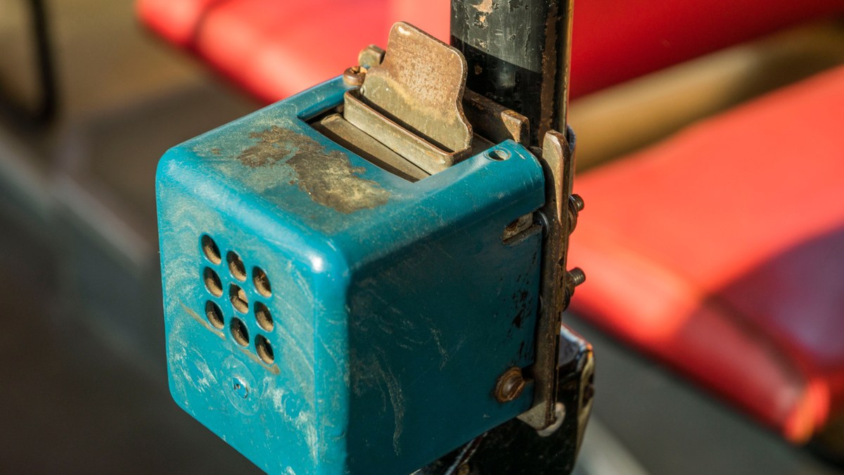 Градски автобус по улиците на Варна