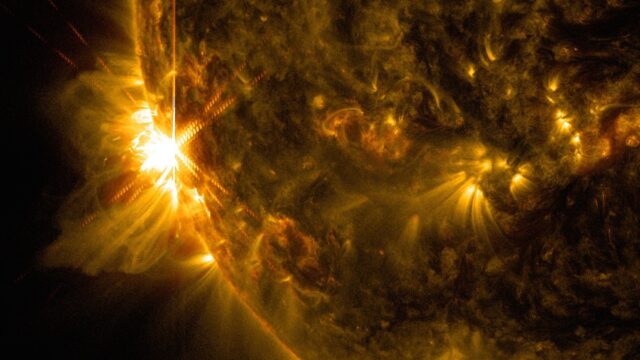 Слънчево изригване, заснето от SDO на 10 юни 2014 г. Условни цветове; архивен контекст, не новото измерване.